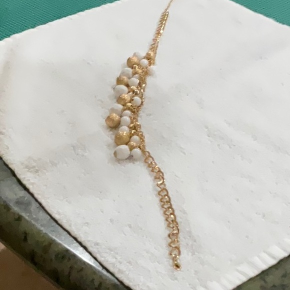 Cha Cha Necklace Textured & Smooth Gold-Tone Beads & Faceted White Beads - Picture 10 of 14